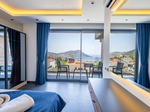  gece  -  Kasım
  | Kalkan’da 8 Kişilik Lüks Villa, Özel Isıtmalı Havuz ve Merkezi Konum